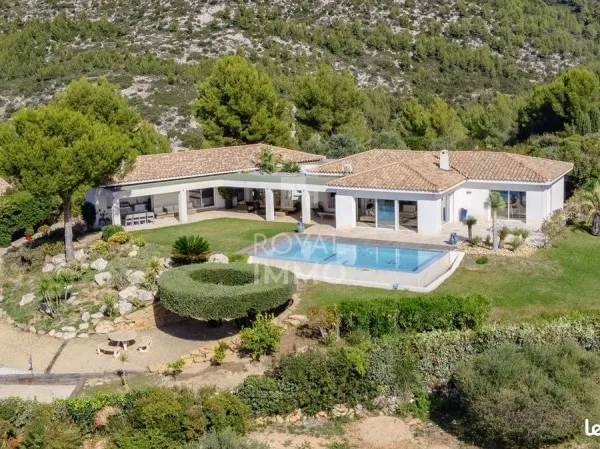 Villa 10 pièces 359 m²