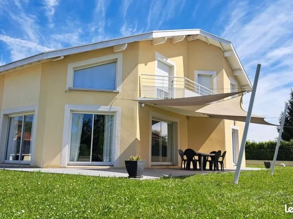 Villa 5 pièces 158 m2 sur 800 m2 de terrain