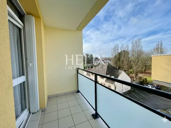 Appartement 3 chambres traversant sans vis à vis avec balcon, cave et parking attitré sécurisé