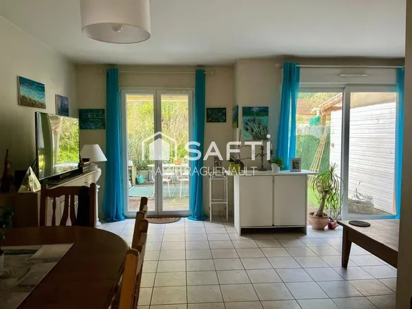 MAISON de VILLE en TRIPLEX - T4 ( Trois Chambres ) de 95 M2 sur son GARAGE de 40 M2 - TERRASSE de 75