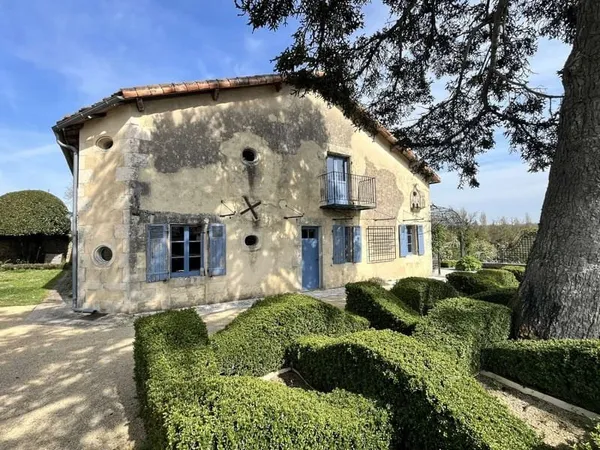 Maison de charme à Brion 86 6 pièce(s) 205.82 m2