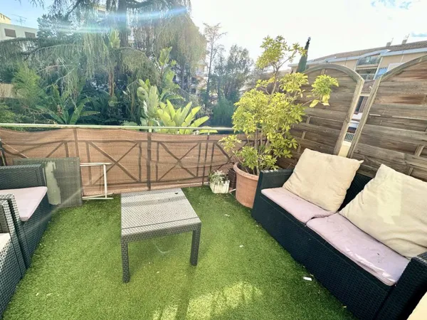 CANNES QUARTIER DES ANGLAIS T2/T3 LUMINEUX 60M2 TERRASSE SUD 10M2 GARAGE