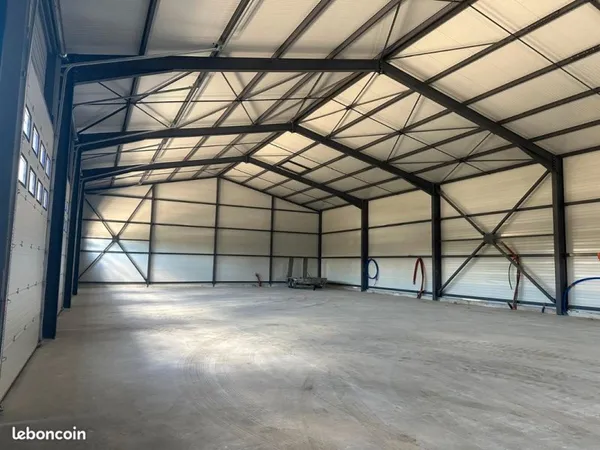 Local commercial,artisanal,box,stockage,entrepôt. 725m2