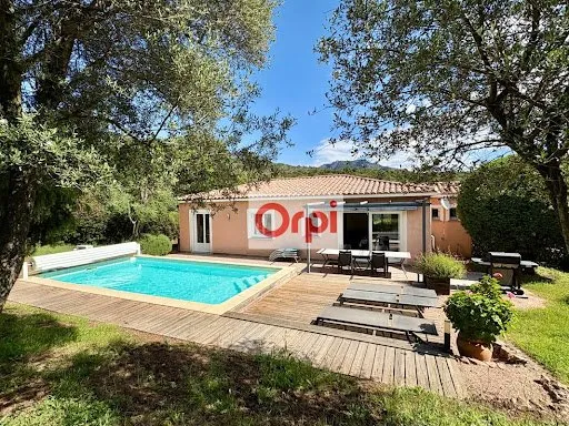 Villa 11 pièces 232 m²