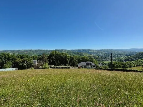 Sur les hauteurs d'ESPALION, terrain à bâtir 1100 m²