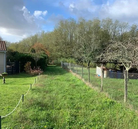 Terrain à bâtir 2228 m2, proche centre bourg avec commerces