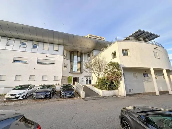 Local d'activité 136 m²