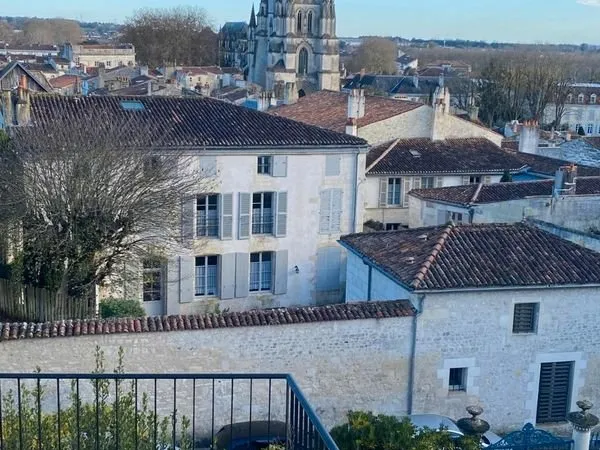 SAINTES (17) - Centre historique - Ensemble immobilier rare à rénover - Fort potentiel