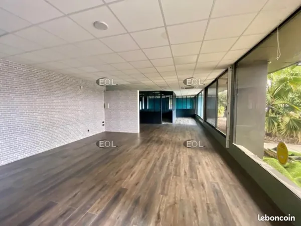 Bureau 180 m²
