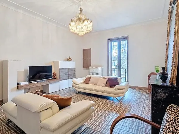 Appartement Nimes 7 pièce(s) 174.544 m2