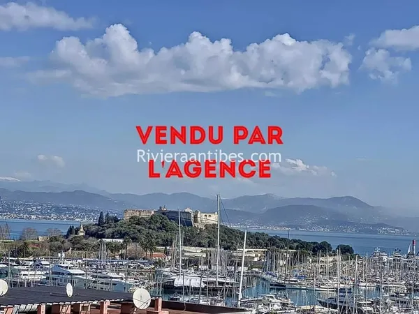 ANTIBES CENTRE VILLE VUE PORT VAUBAN