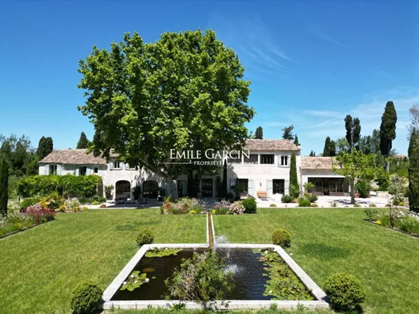 À louer Le Mas des Jardin Saint-Rémy-de-Provence, 6 chambres, piscine de 25 m, tennis