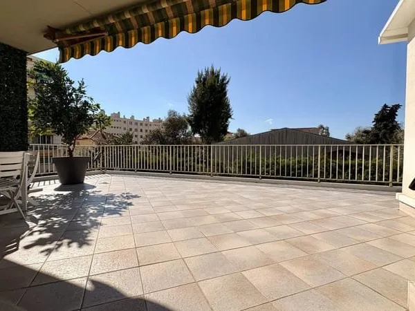 Quartier Badine - dernier étage - Vaste 4P d'angle de 111m2
