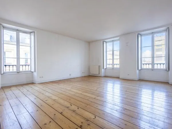 A vendre : spacieux T5 Duplex, Jardin public, Bordeaux