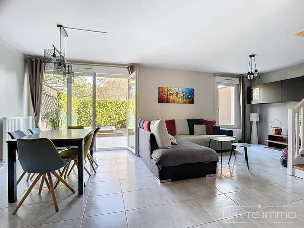 'LES ROCHES' VENTE EN EXCLUSIVITE, FRANCHEVILLE LE HAUT, MAI