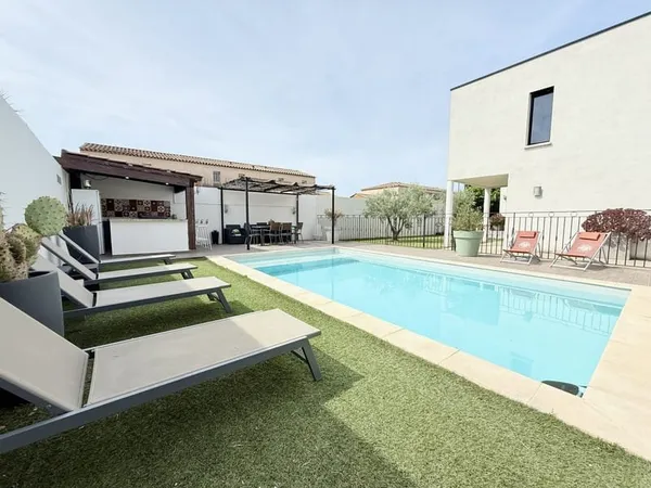 Villa P6 avec studio et piscine