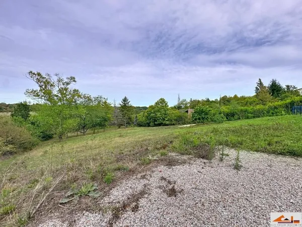Terrain en individuel 884 m²