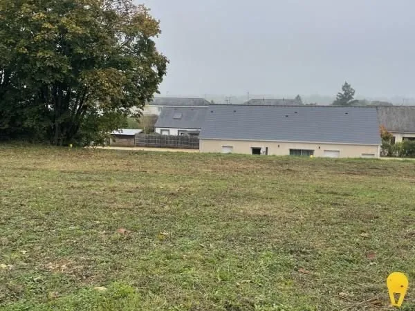 Terrain 373 m² Lezigne
