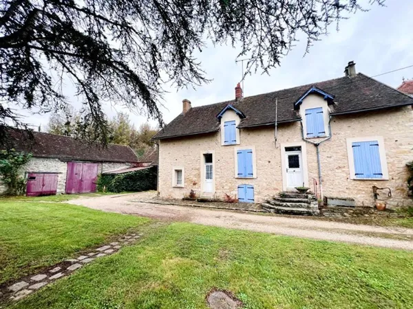 Maison en pierre de caractère à Flagy : Authentique et pleine de potentiel