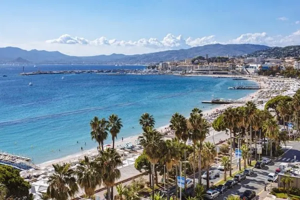 CANNES CENTRE BANANE RESTAURANT 260M2/ 160 COUVERTS SUD