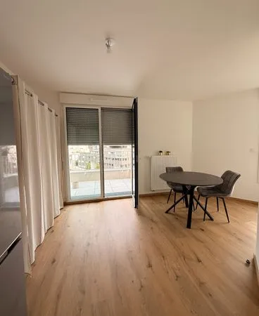 Studio neuf et lumineux