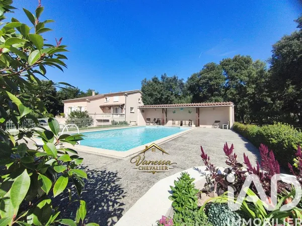 Maison 8 pièces 208 m²