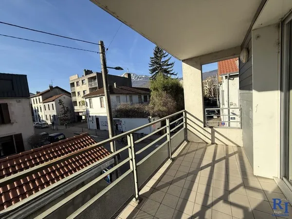 Appartement T3 avec terrasse et garage