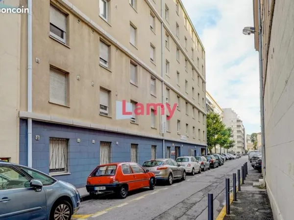 Studio 1 pièce 19 m²