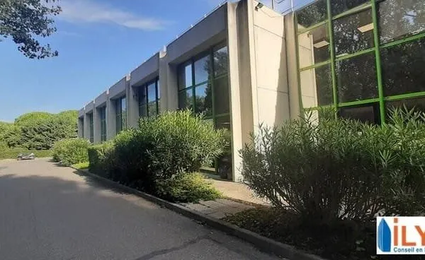 Local d'activité 264 m²