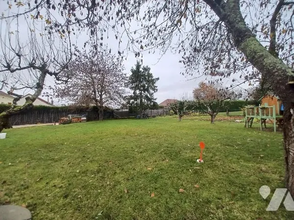 Terrain 683 m²