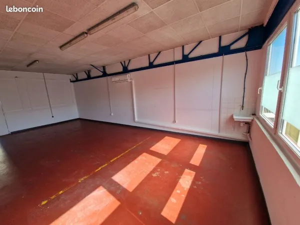 Local 40 m² - Clim, fibre, lavabo - idéal e-commerce