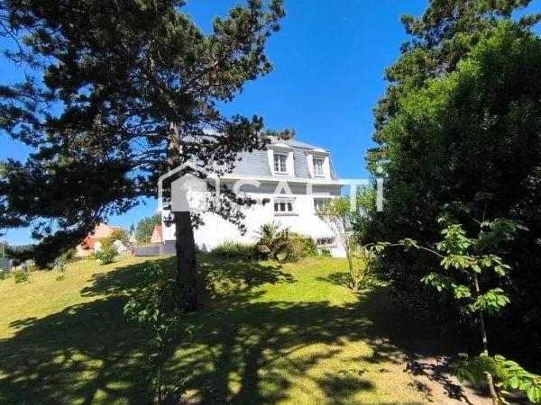 Villa 9 pièces 230 m²
