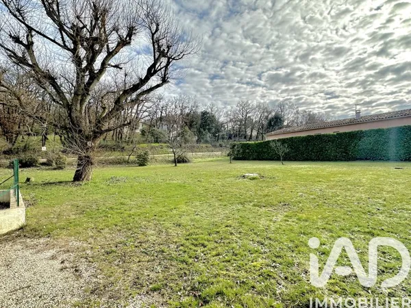 Terrain 713 m²