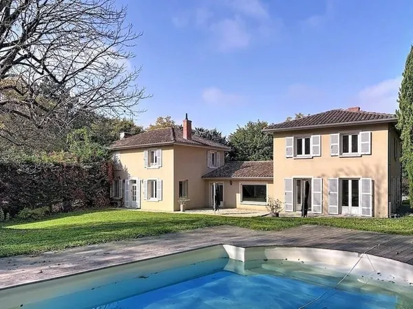 Maison 9 pièces 360 m²