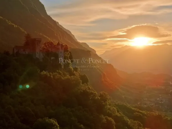 Une Forteresse et son Manoir en Savoie