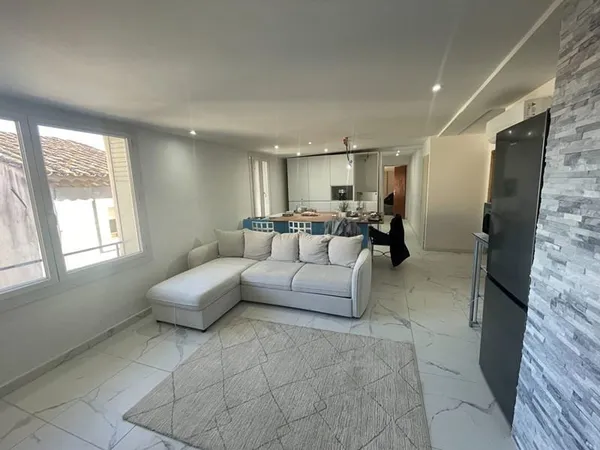 CAUMONT SUR DURANCE - IMMEUBLE DE VILLAGE AVEC GARAGE ET 2 APPARTEMENTS - SPECIAL INVESTISSEURS