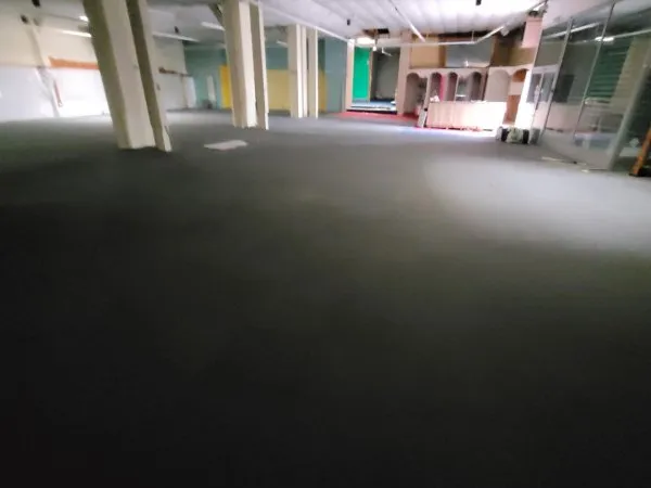 Local 670 m²