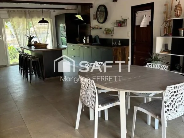 MAISON 260 M² AVEC PISCINE GARAGE ET DÉPENDANCES
