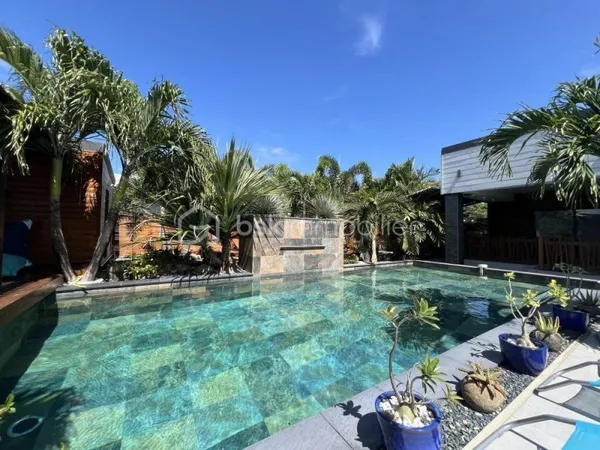 ENSEMBLE DE 2 VILLAS T8 ET T5 AVEC PISCINES DE 254 M2 ET 120 M2 SUR UN TERRAIN DE 2054 m2