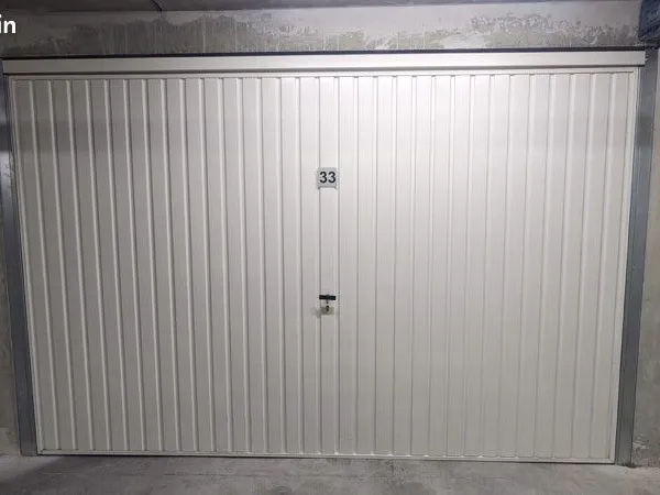 Box à louer avec électricité dans résidence récente