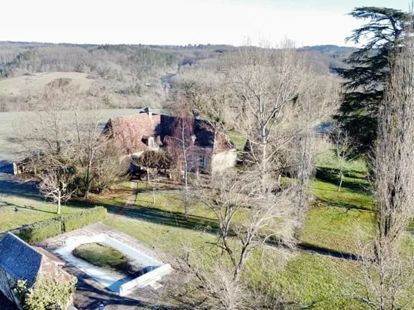 Belle maison en pierres avec piscine