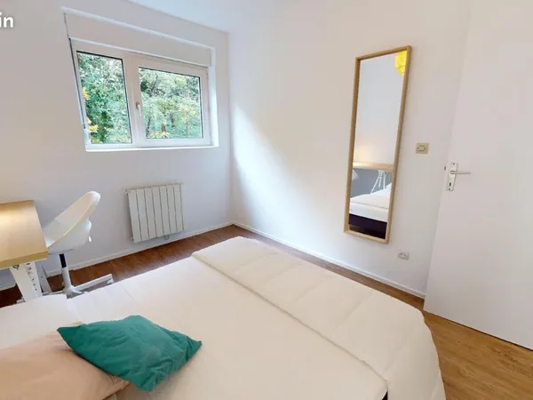 Chambre 5 pièces 80 m²