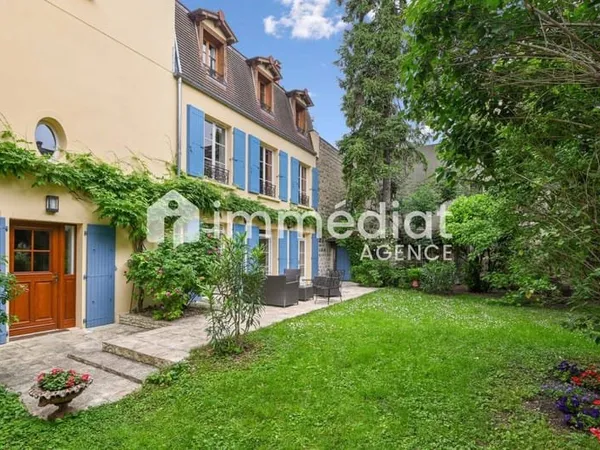 Maison 8 pièces 252 m²