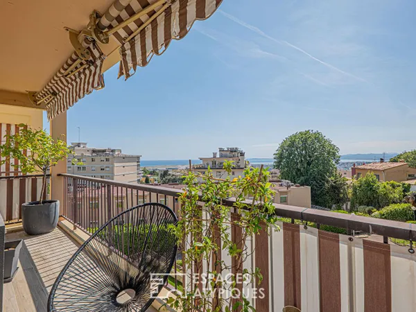 Rénovation contemporaine et douceur de vivre avec vue mer sur la Corniche Fleurie