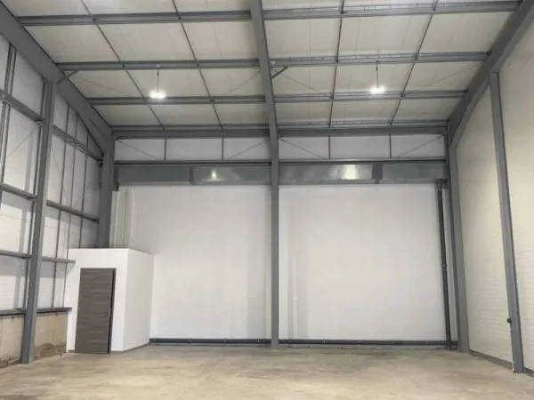 Entrepôt 150 m²