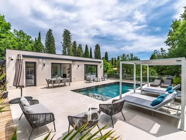5Mn de Valbonne - Magnifique maison contemporaine - 5 chambres - Domotique - Piscine - Studio indépe