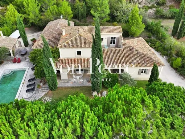 Bastide méditerranéenne proche Maussane les Alpilles
