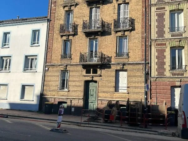 EN EXCLUSIVITE - APPARTEMENT TYPE STUDIO VENDU LOUE