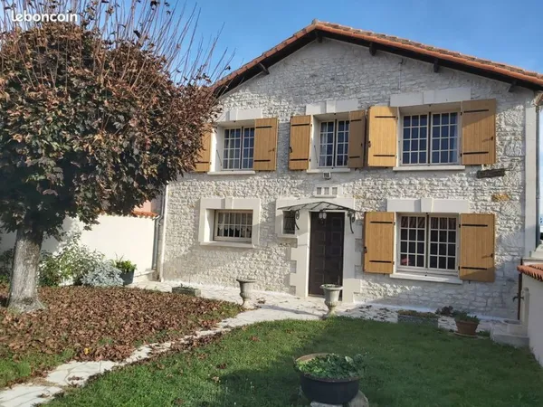 Maison avec Jardin Garage Hangar Terrain centre ville