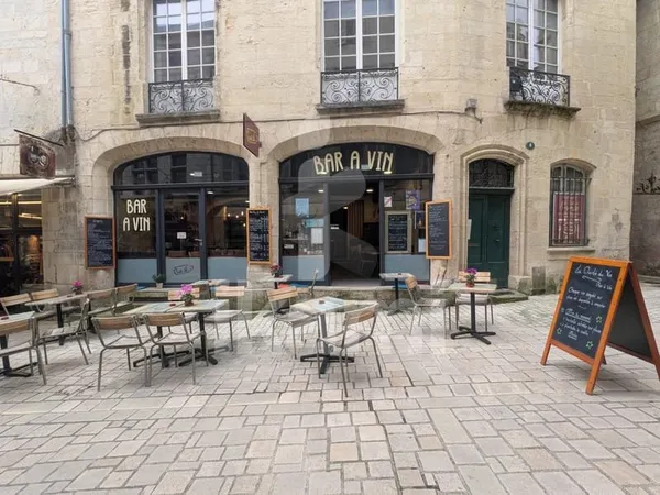 Fonds de Commerce : Bar à Vin clés en main avec Licence IV -